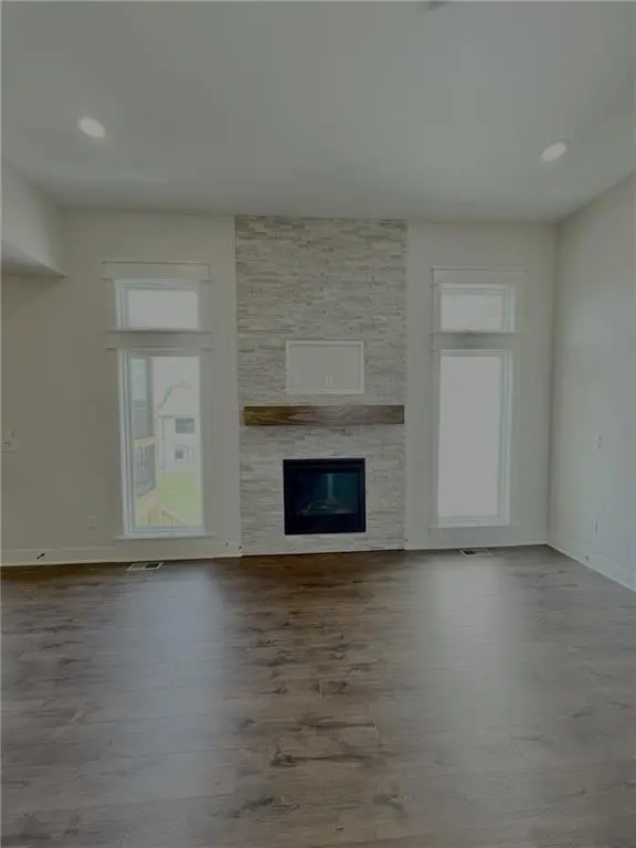 2144 Deerfield TER, Liberty, MO 64068