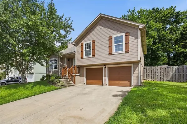 2521 NW Richard ST, Blue Springs, MO 64015