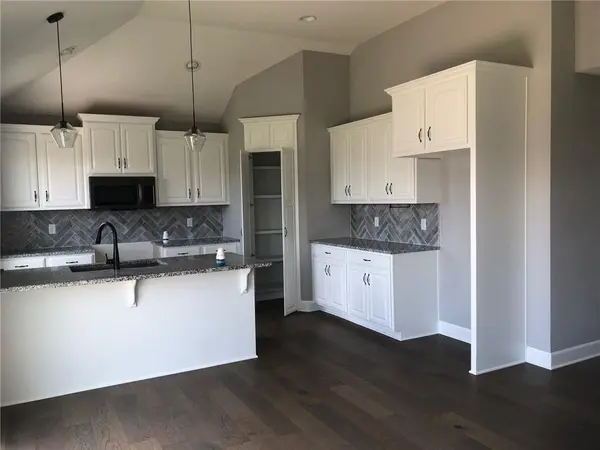 1483 N 162nd CT, Basehor, KS 66007