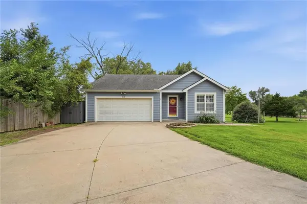 217 E 5th St CT, Linwood, KS 66052