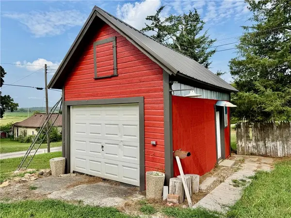404 E 6th ST, Pickering, MO 64476
