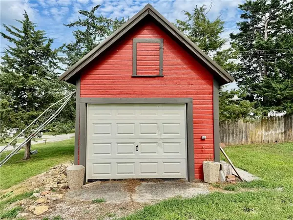 404 E 6th ST, Pickering, MO 64476