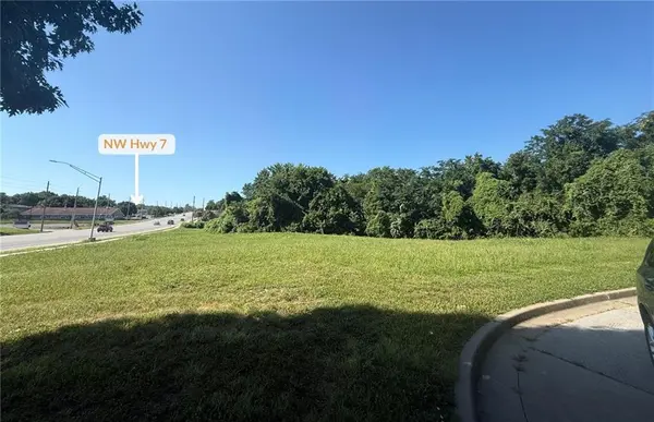 2147 NW 7 HWY, Blue Springs, MO 64015