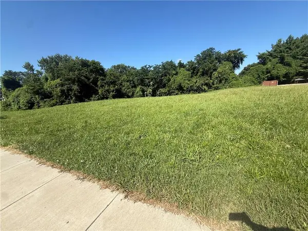 2147 NW 7 HWY, Blue Springs, MO 64015
