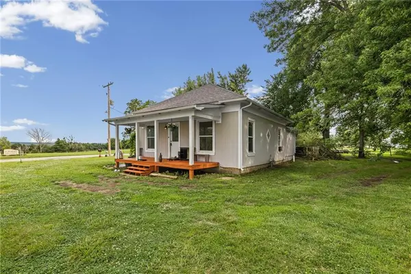 32473 NE Norton RD, Garnett, KS 66032