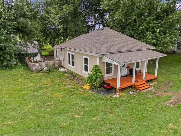32473 NE Norton RD, Garnett, KS 66032