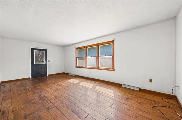 705 Cherry ST, Weston, MO 64098