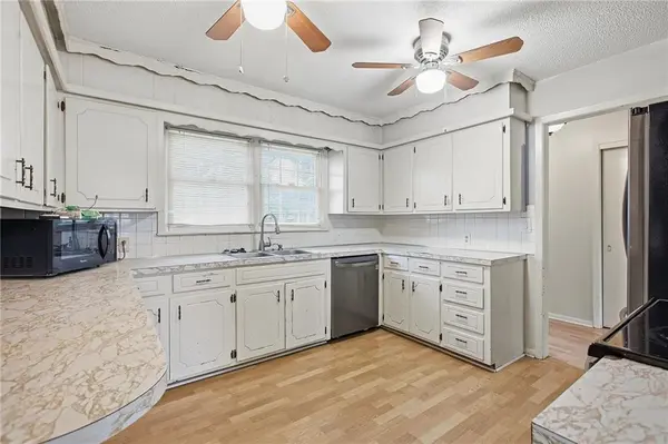 108 SW 20th TER, Oak Grove, MO 64075