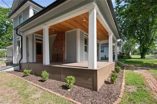 611 S Main ST, Clinton, MO 64735