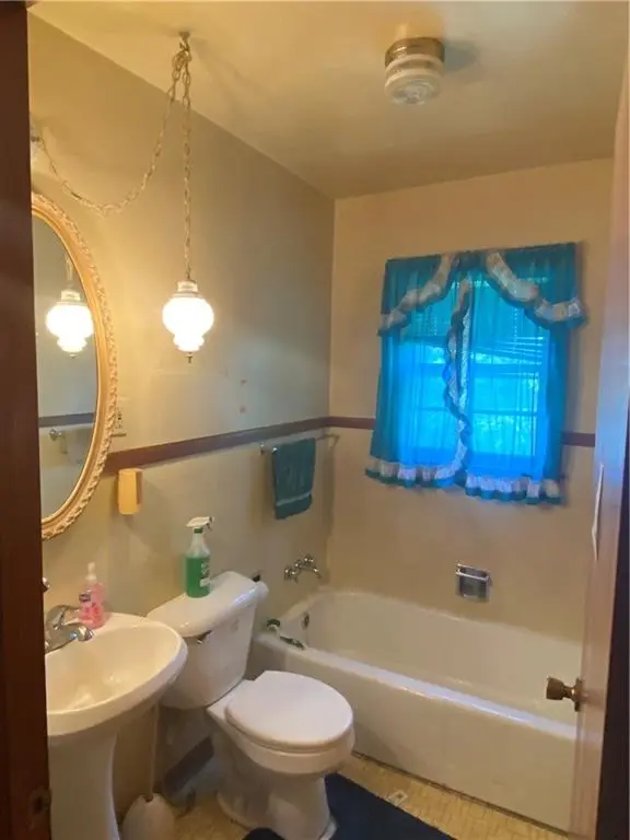 1211 Quincy ST, Leavenworth, KS 66048