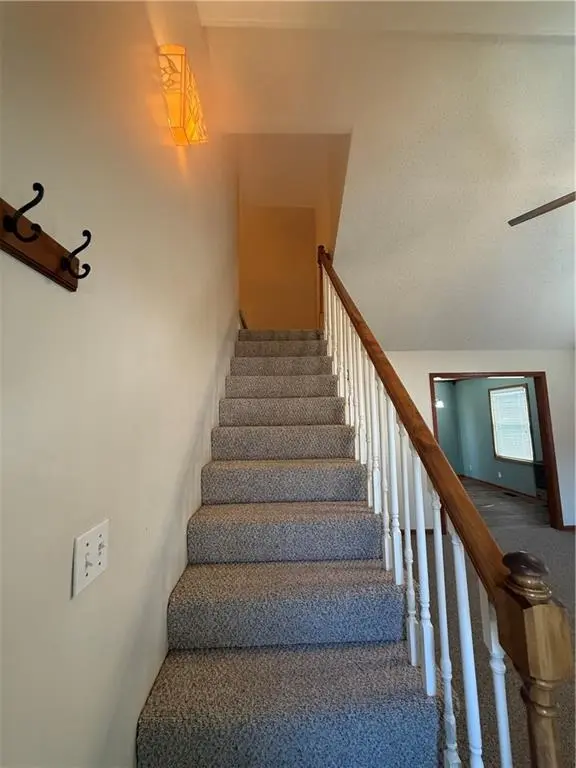 510 Shawn Crest LN, Richmond, MO 64085