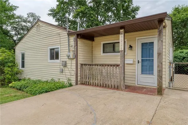 9226 Walnut ST, Kansas City, MO 64114