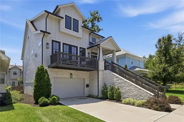 733 W 44th TER, Kansas City, MO 64111
