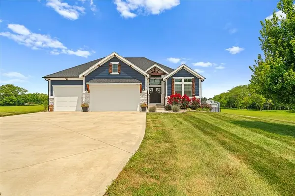 30303 Woodland DR, Pleasant Hill, MO 64080