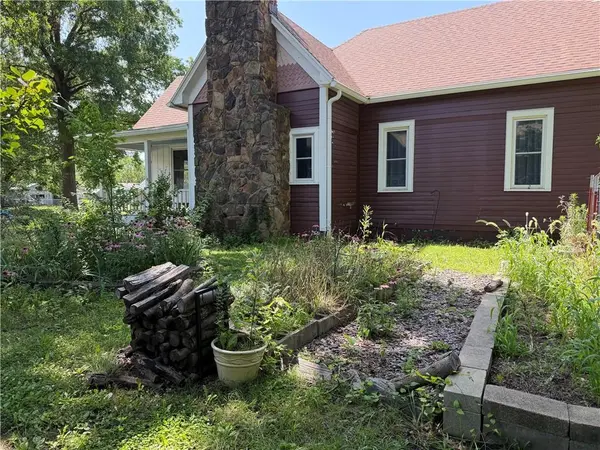 402 S Spring ST, Caney, KS 67333