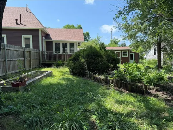402 S Spring ST, Caney, KS 67333