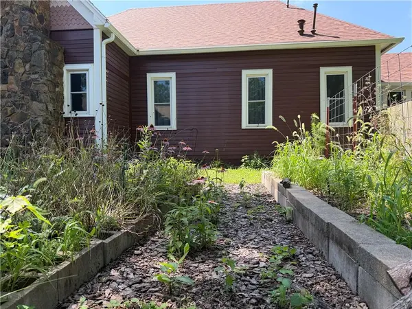 402 S Spring ST, Caney, KS 67333