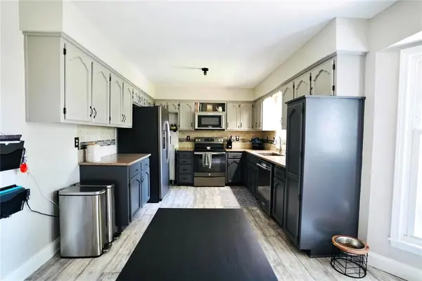 1623 SE Silkwood LN, Lee's Summit, MO 64063