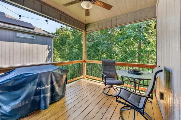 6229 N Green Hills LN, Kansas City, MO 64151