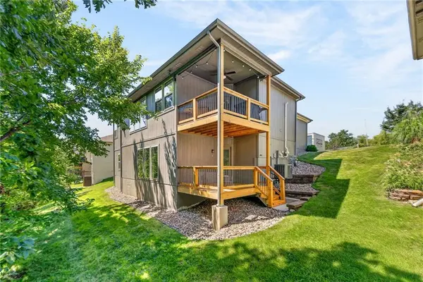 6229 N Green Hills LN, Kansas City, MO 64151