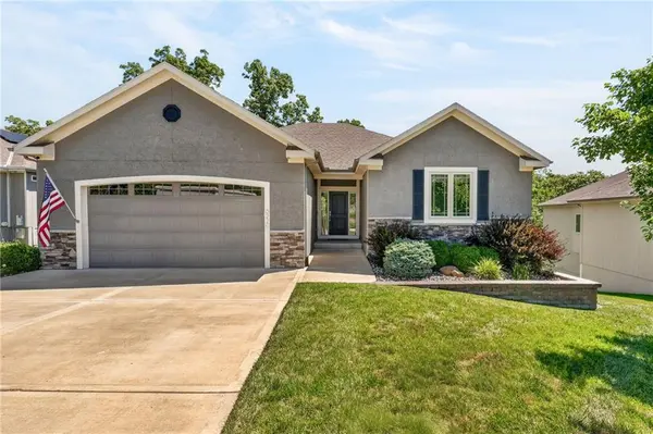 6229 N Green Hills LN, Kansas City, MO 64151