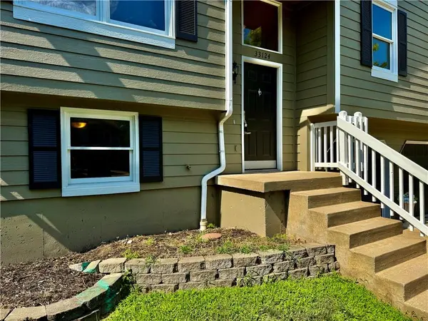 33124 W 87th TER, De Soto, KS 66018