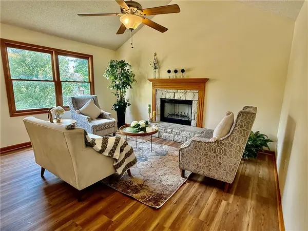 33124 W 87th TER, De Soto, KS 66018