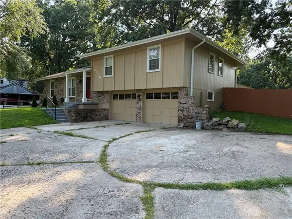 8026 Blue Ridge BLVD, Kansas City, MO 64138