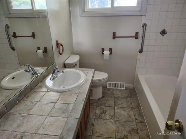 11917 W 91st TER, Lenexa, KS 66215