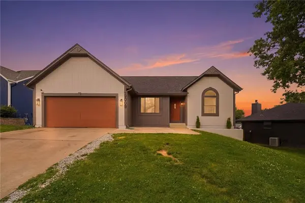9008 BARNETT AVE, Kansas City, KS 66112