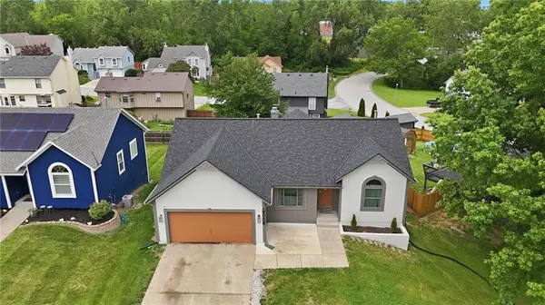 9008 BARNETT AVE, Kansas City, KS 66112