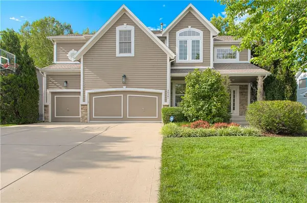 24301 W 80th PL, Lenexa, KS 66227