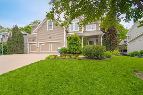24301 W 80th PL, Lenexa, KS 66227