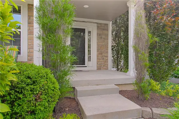 24301 W 80th PL, Lenexa, KS 66227
