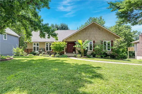 10428 GRAND AVE, Kansas City, MO 64114