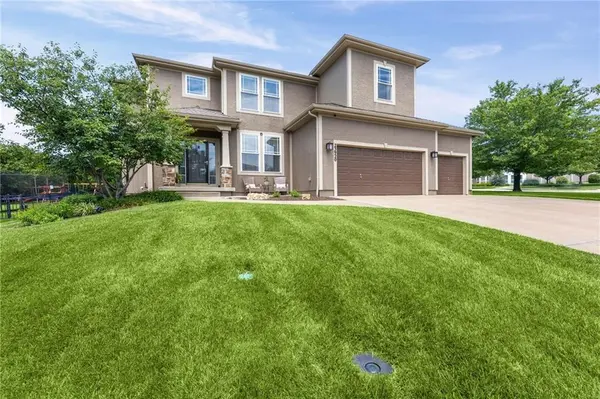 23920 W 124th CT, Olathe, KS 66061