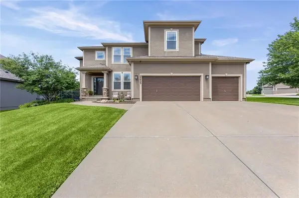 23920 W 124th CT, Olathe, KS 66061