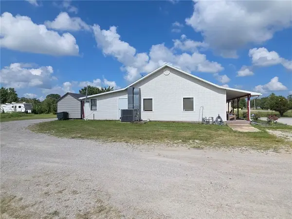 607 W Gene Lathrop DR, Sheldon, MO 64784
