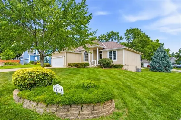 14140 W 146th TER, Olathe, KS 66062