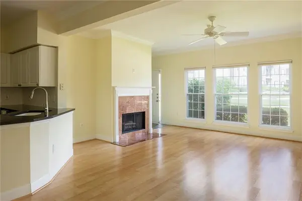 11603 Tomahawk Creek Pkwy #G, Leawood, KS 66211