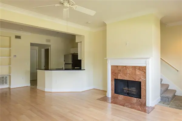 11603 Tomahawk Creek Pkwy #G, Leawood, KS 66211