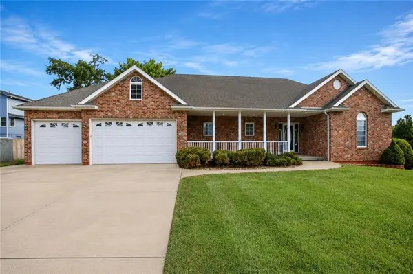 700 E 10th ST, Kearney, MO 64060