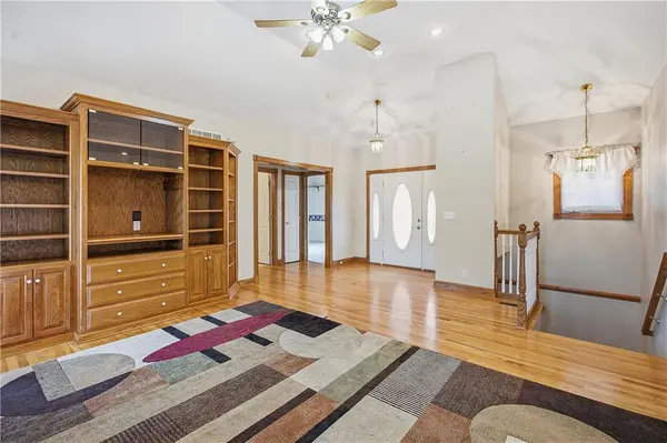 700 E 10th ST, Kearney, MO 64060