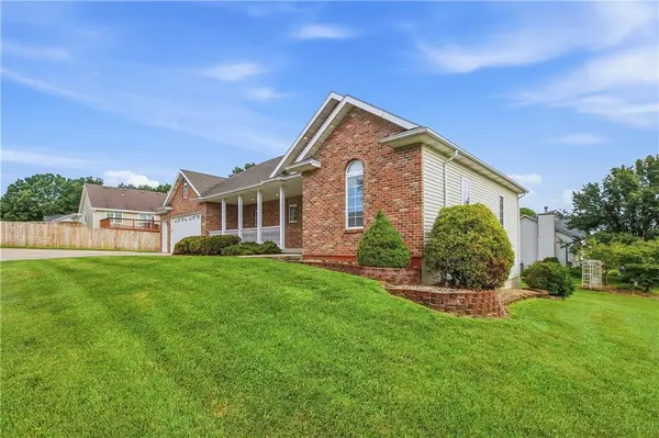 700 E 10th ST, Kearney, MO 64060