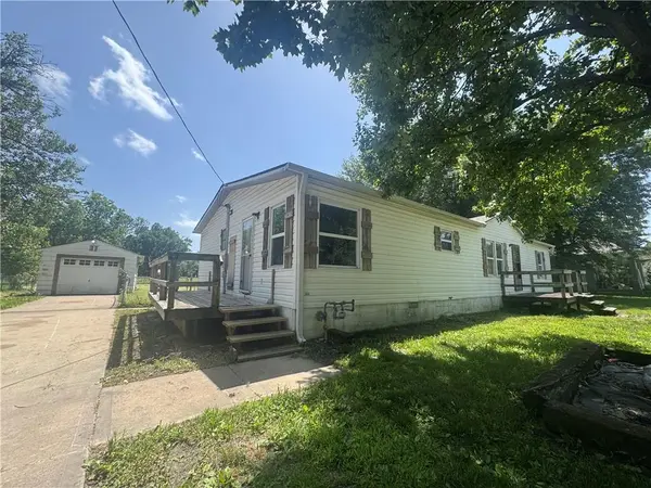 107 W 1st ST, Garden City, MO 64747