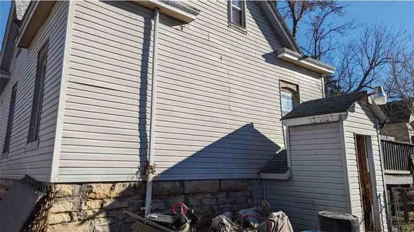 224 S Missouri ST, Liberty, MO 64068