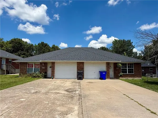 204 & 206 NW Woodbury DR, Grain Valley, MO 64029