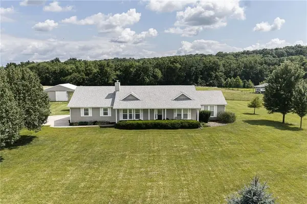 25029 Dehoff RD, Tonganoxie, KS 66086