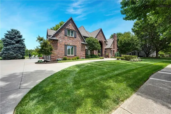 2844 W 118th TER, Leawood, KS 66211