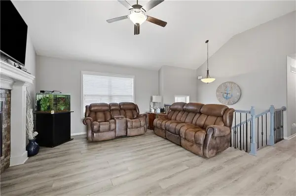 809 N Whispering Hills DR, Lone Jack, MO 64070